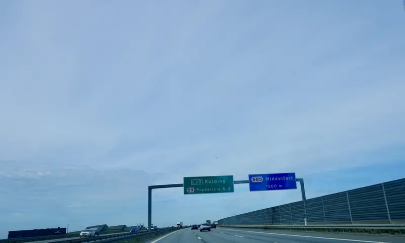 Bilist uskadt efter færdselsuheld ved Middelfart