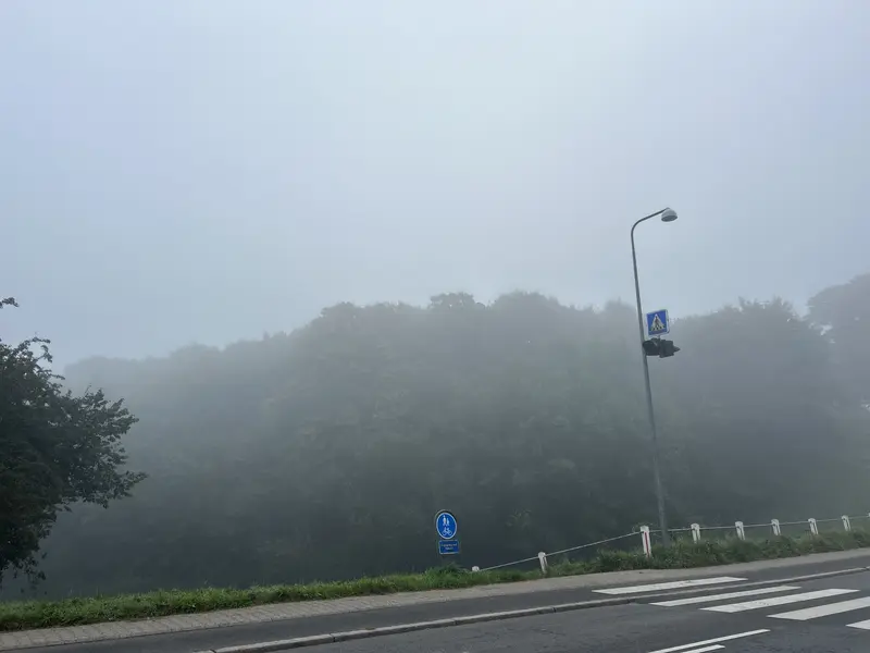 En dag med tåge og usikker sol