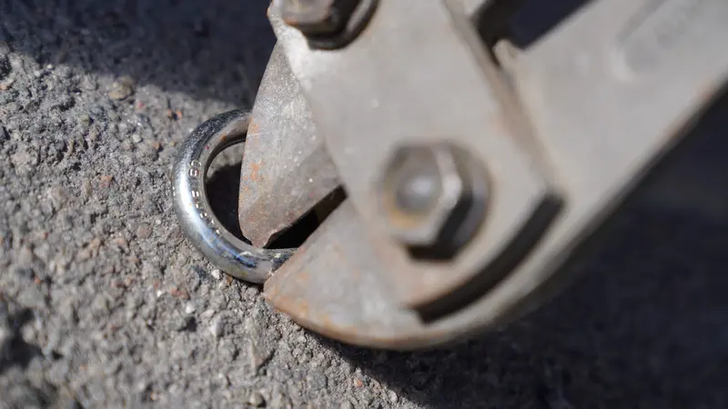 Smykker og designerlamper stjålet