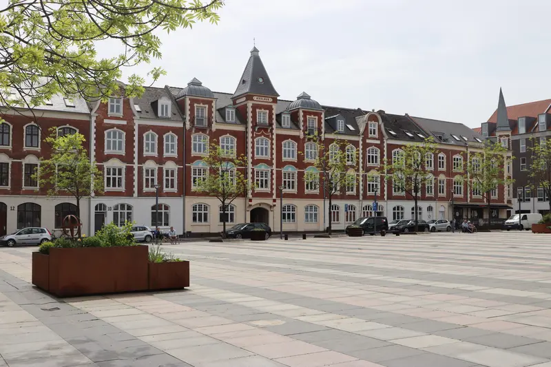 Uroligheder på Axeltorv i Fredericia: To personer anholdt i potentiel knivepisode